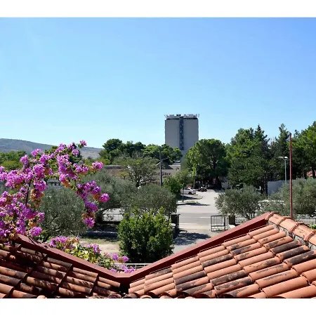 Apartment In Starigrad-paklenica 43596