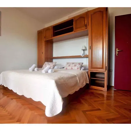 In Starigrad-paklenica 43596 Apartment