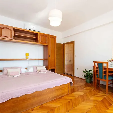 In Starigrad-paklenica 43596
