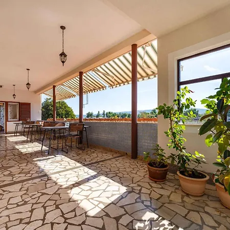 In Starigrad-paklenica 43596